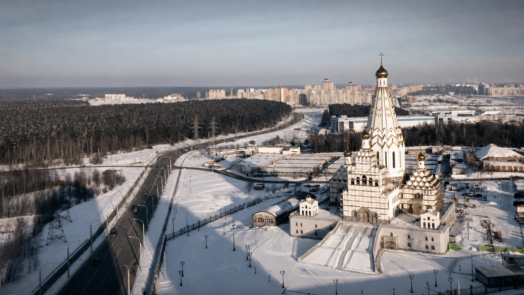 Храм-памятник Всех Святых и зимняя панорама Минска